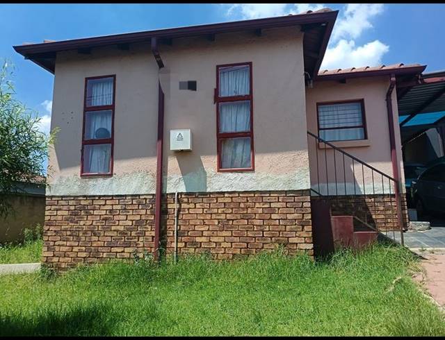 3 BEDROOM HOUSE FOR SALE IN CLAYVILLE